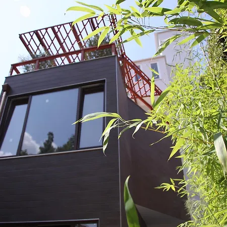 Art Vandrerhjem Tirana