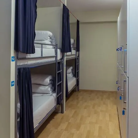 Art Vandrerhjem Tirana